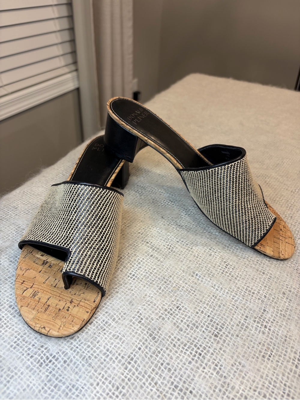 NWOT Donald Pliner Naia black Slide Sandal W/ 1 3/4 Block Heel. Sz 11